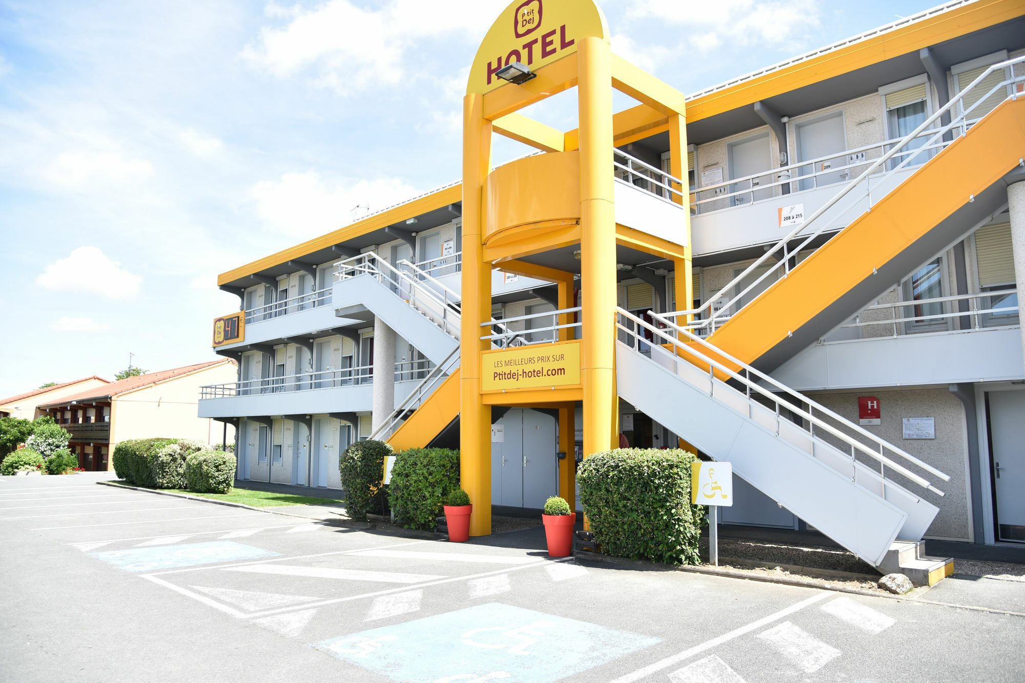 Premiere Classe Saintes Exterior foto